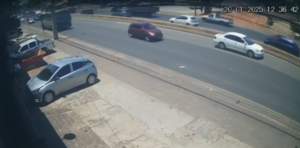 Falleció una mujer que cayó de un micro tras aparente forcejeo con asaltante - 1000 Noticias
