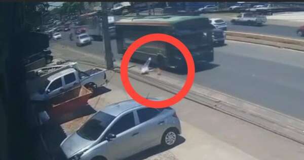 Diario HOY | VIDEO| Mujer muere tras caer de un colectivo en San Lorenzo