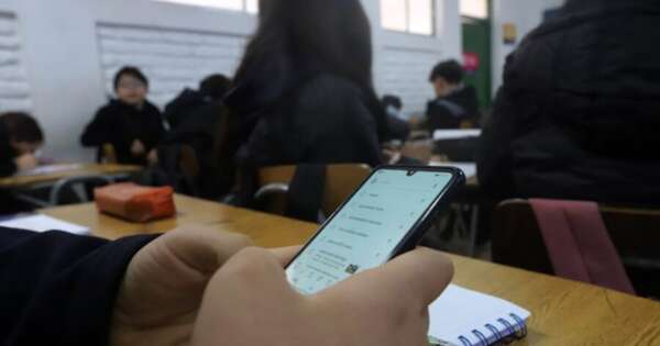 La Nación / Prohibición de celulares en escuelas, nuevo proyecto establece sanciones