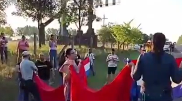 Protesta contra la reubicación de peaje en el límite entre Misiones e Itapúa - SNT