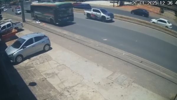 Mujer cayó del bus y murió tras robo de celular en San Lorenzo - Unicanal