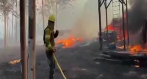 Buscan a responsables del incendio en la Costanera - SNT