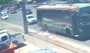 Mujer fallece tras caer de un bus mientras perseguía a un ladrón - SNT