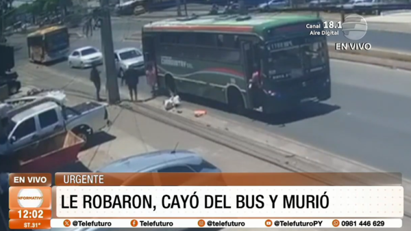 ¡Terrible! Le robaron, cayó de un bus y murió