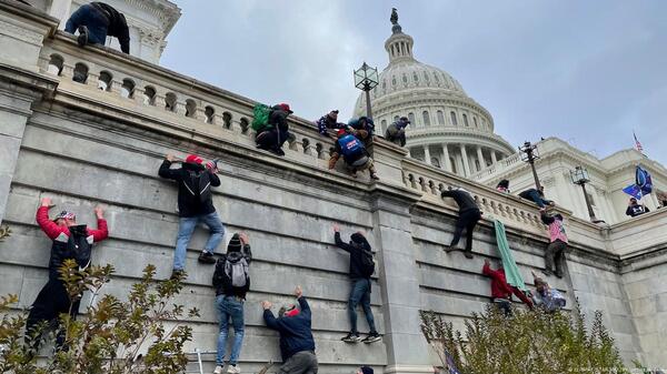 Trump indulta a los condenados por el asalto al Capitolio de 2021 - El Trueno