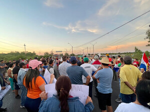 Ciudadanos se manifestaron contra aumento de peajes y habilitaciones | Locales | 5Días
