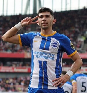 El delantero paraguayo Julio Enciso seguirá en la Premier League - Unicanal