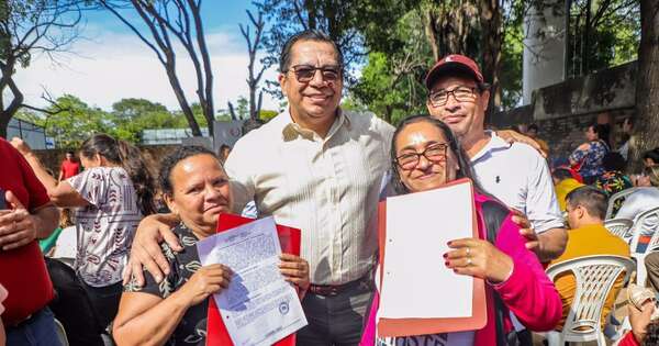 La Nación / MDS da seguridad jurídica a 220 familias de Central, Caazapá y Cordillera con contratos Tekoha