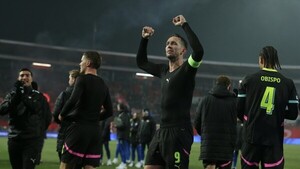 El PSV impone ley a balón parado