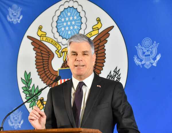 Marc Ostfield dejó de ser embajador de los Estados Unidos en Paraguay - trece