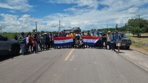 Mineros de San Lázaro cierran ruta en demanda de aumento de precios