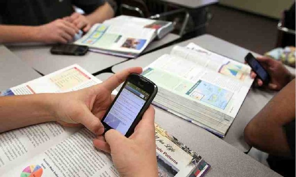 Proponen ley para prohibir uso de celulares en escuelas del país - OviedoPress