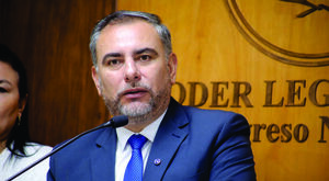 Éver Villalba propondrá cambios a la ley de patentes tras protestas ciudadanas