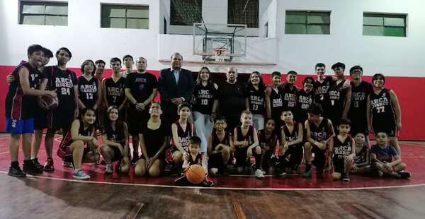 Baloncesto: Escuela Arca Basket en acción - Polideportivo - ABC Color