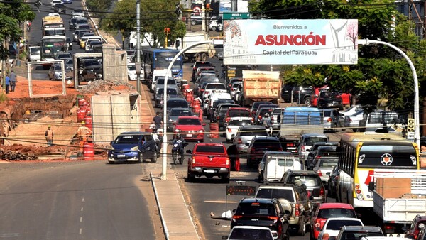 Infernales filas y graves pérdidas comerciales por obras en E. Ayala