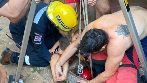 BEBÉ CAYÓ EN POZO DE 25 METROS: “GRACIAS A DIOS, SALIÓ CON VIDA” - Itapúa Noticias
