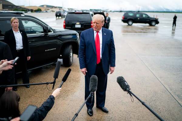 Los primeros planes econ贸micos de Trump: aranceles, fin del teletrabajo y mucho petr贸leo