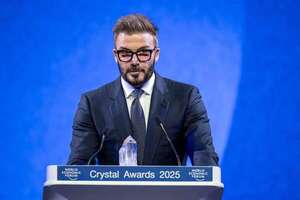 David Beckham recibió el premio Crystal del Foro Económico Mundial - Gente - ABC Color