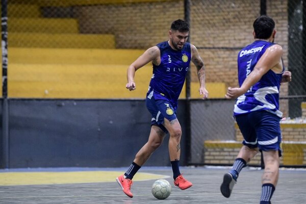Versus / Aventura salonística de Jorge Ortega habría terminado antes de empezar