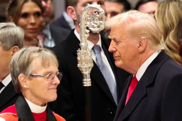 Trump arremete contra religiosa que le pidió “misericordia” - Unicanal