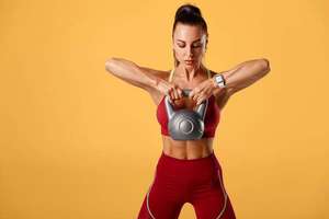Para qué son buenas las rutinas de ejercicios con kettlebells o pesas rusas - Estilo de vida - ABC Color