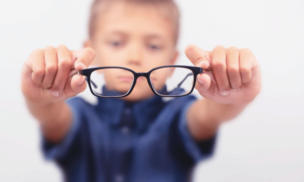 La miopía se dispara en los niños y este sencillo hábito puede ayudar a prevenirla