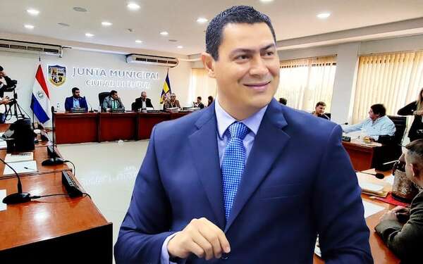 Luqueños exigen rendición de cuentas a intendente cartista - Política - ABC Color