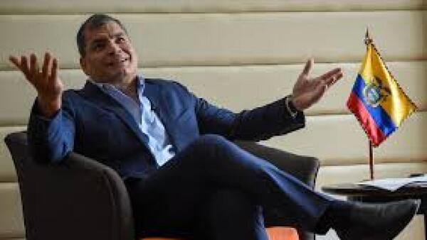 Video: Expresi Rafael Correa se cayó de la silla en medio de una entrevista