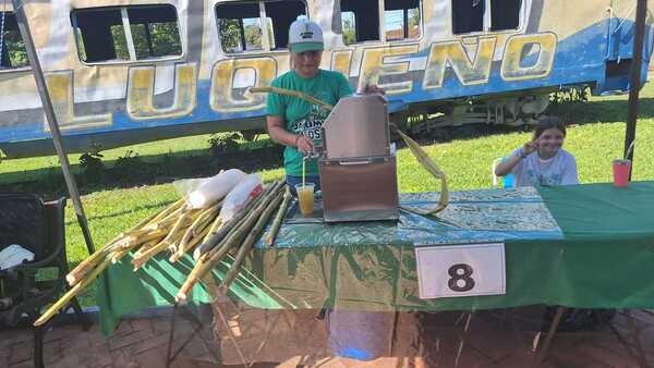 Doña vende tragos de mosto y causa furor
