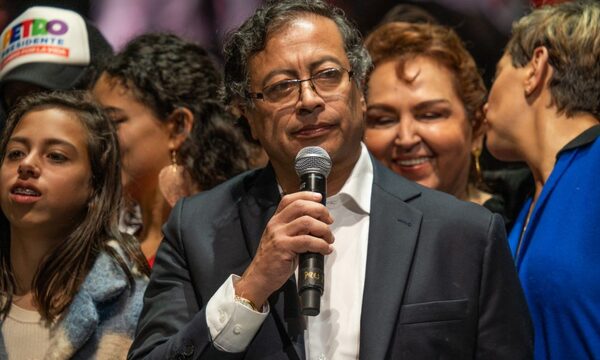 La escalada de violencia guerrillera en Colombia fuerza el desplazamiento de más de 18.000 personas