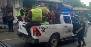 La Nación / Microcentro de CDE: inician control policial de falsos guías y personas en situación de calle