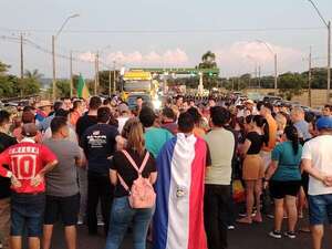 Volverán a manifestarse en Coronel Bogado ante incumplimiento del plazo del MOPC para trasladar el peaje - Nacionales - ABC Color