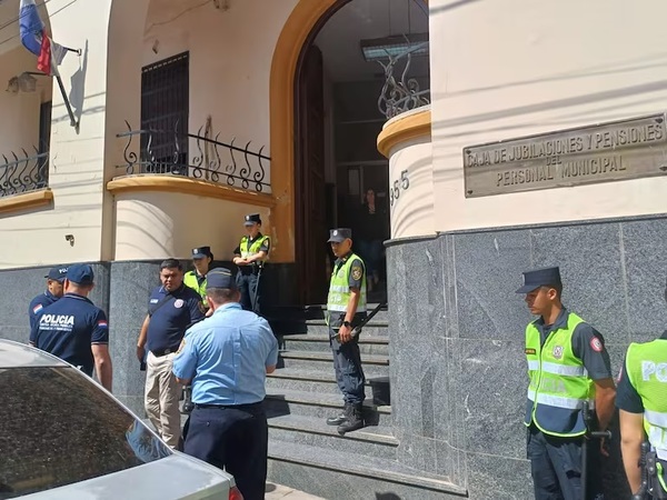 Jubilados acusan a funcionarios de la Caja Municipal por incendio intencional que destruyó documentos