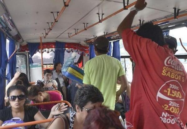 Evalúan prohibir asenso de vendedores a buses tras muerte de pasajera - Portal Digital Cáritas Universidad Católica