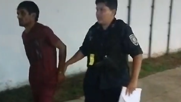 Detienen a un hombre que intentaba someter a una mujer en su propia vivienda
