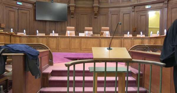 La Nación / Francia: juzgan a mujer que mató de hambre a su hija de 13 años