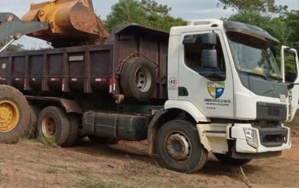 Gobernador dispone investigación y sumario tras denuncia de uso indebido de maquinaria - Noticiero Paraguay