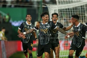 Versus / El tremendo zurdazo de Espinoza que adelantó a Libertad en la Supercopa