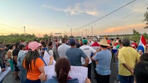 MOPC arranca bacheo en Puente Remanso, mientras pobladores se manifiestan para mudar peajes