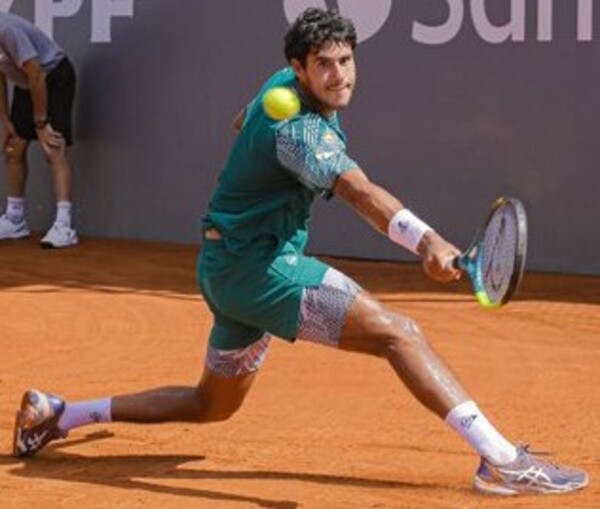 Dani Vallejo eliminado en dobles en Uruguay reaparecerá en febrero en Rosario