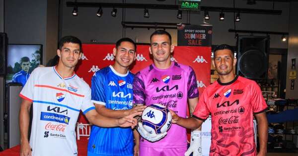La Nación / Nacional también presentó sus camisetas