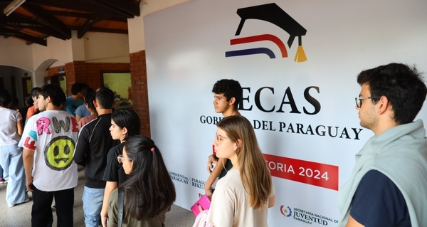 FIUNA y UNE registran mayor cantidad de postulantes para el examen por las Becas del Gobierno
