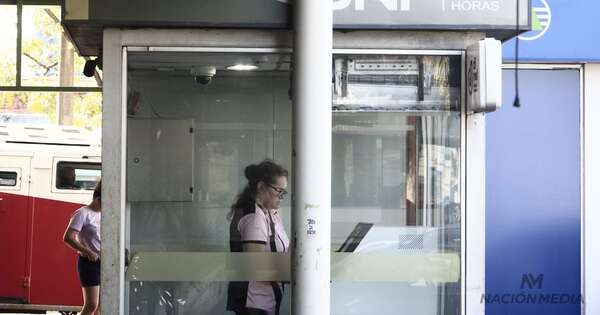 Diario HOY | Jubilados esperan poder cobrar sus haberes hoy