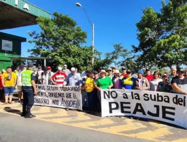 Nueva Colombia: Manifestaciones continúan por suba del peaje · Radio Monumental 1080 AM