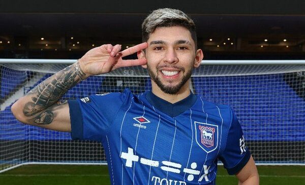 Versus / Ipswich Town oficializa la llegada del paraguayo Julio Enciso