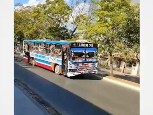 Barras bravas del Olimpia causaron caos a su paso por Asunción · Radio Monumental 1080 AM
