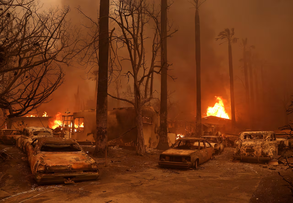 MUNDO | Nuevo incendio forestal causa más evacuaciones alrededor de Los Ángeles