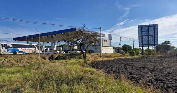 Diario HOY | Incendio en Ypacaraí llegó al límite con el peaje