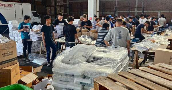 La Nación / Arrancó el embalaje de los kits escolares y el MEC garantiza calidad