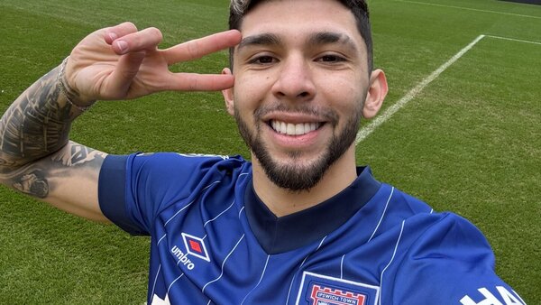 Julio Enciso es presentado en el Ipswich Town